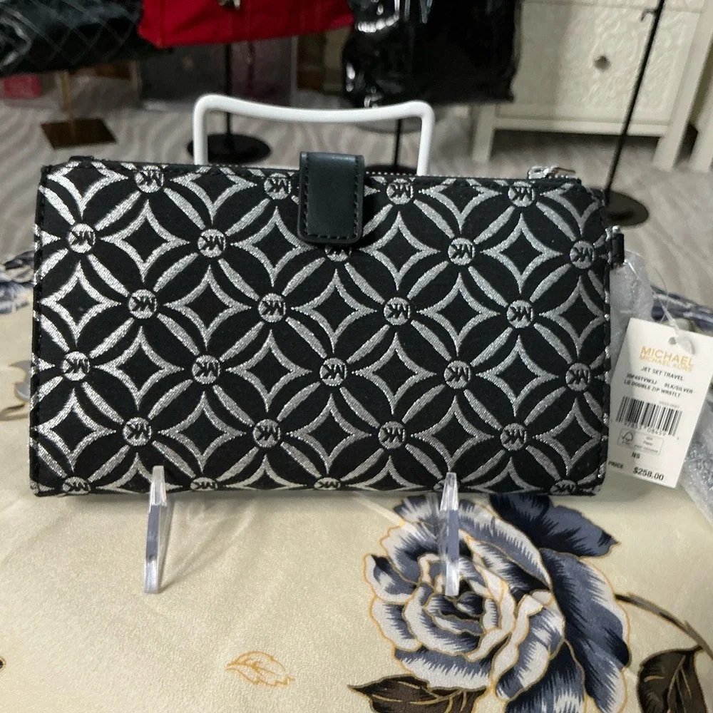 Michael Kors Jet Set Travel Slim Wallet - Black and Silver - Picture 2 of 12